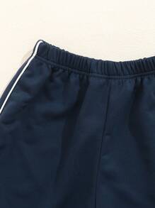 SHEIN Conjunto de pantalones cortos de verano de 2025 con cuello redondo y manga corta, cómodo atuendo de uso diario para niños