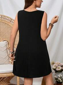SHEIN LUNE Váy du lịch không tay họa tiết hình học cỡ lớn - màu đen - Xem 2