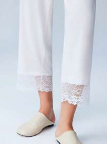 LUVLETTE 夏季超柔软天丝™莫代尔粉色蕾丝拼接纽扣透气女士睡衣套装内衣裤带口袋新娘贴身衣物，春夏七分裤两件套婚礼用品 - 白色 - 查看 4