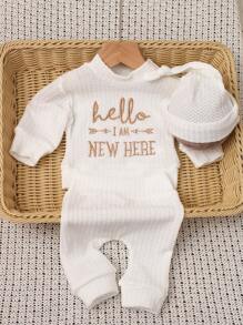 SHEIN HELLO Letter Embroidery Newborn Baby Photography Outfit - Baby Boy/Girl Top, Pants, Hat 3pcs Set, 1 Month To 100 Days Old Studio Photo Props