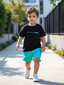 SHEIN Streecool Kids 2件套男孩字母印花短袖T恤和短裤休闲装 - 彩色 - 查看 3