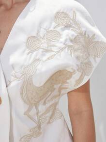 Aveloria Modichic Blusa de corte elegante con diseño bordado en la parte delantera - Blanco - Ver 5