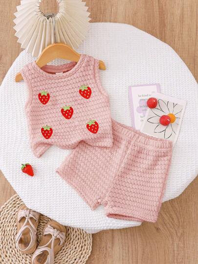 SHEIN Vintaside Kids Babygirls 夏季草莓印花红色两件套，无袖圆领上衣搭配短裤，甜美风格，轻盈，适合户外活动、居家舒适和友好聚会