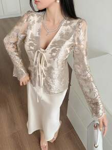 DAZY 女士优雅蕾丝V领系带喇叭袖衬衫，秋冬长袖 - 杏色 - 查看 3