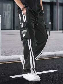 Manfinity EMRG Men's Casual Loose Sweatpants With Letter & Black And White Striped Side Design,Cargo Pockets Summer Streetwear City Break Tracksuit Pants - Black - View 4
