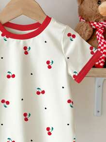 SHEIN 可爱迷你心形和樱桃印花年轻女孩休闲简约圆领短袖T恤，适合夏季 - 彩色 - 查看 4