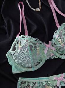 SHEIN 3 件浪漫花卉和心形刺绣钢圈文胸，配有吊袜带和丁字裤性感内衣套装