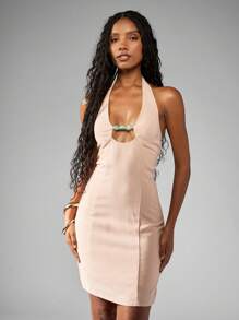 MISSGUIDED Robe de soirée courte à encolure bateaux avec détails perlés. Design moulant avec découpes. Sans manches. Lin. Tenue de sortie printemps été - Rose pâle - Voir 4