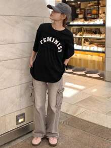 FRIFUL Maglietta nera plissettata da donna con grafica a lettere, adatta per concerti musicali, t-shirt oversize, abbigliamento autunnale - nero - Visualizzare 2