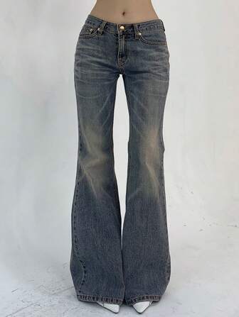 DAZY Women's Front Button Pocket Simple Casual Flare Leg Jeans