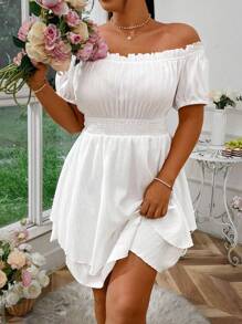 Sunnyshic Plus-size zomerjurk met off-shoulder, ruches, geplooide taille, pofmouwen en gelaagde zoom, vakantie- en strandoutfits voor vrouwen