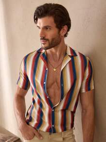 Manfinity VCAY Camisa casual de manga corta con cuello de bata y rayas verticales tejida para hombres, adecuada para uso diario