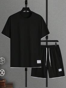 Manfinity Homme Bộ đồ hai mảnh in chữ cổ tròn tay ngắn thường ngày kèm quần short cạp rút cho nam, trang phục thoải mái, ấm áp - màu đen - Xem 3