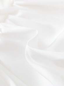 SHEIN Genkimix Kids Baby Girls' Solid Color A-Line Bubble Skirt. The Solid Color Tone Showcases An Elegant Style, While The Bubble Design Adds A Cute Touch.