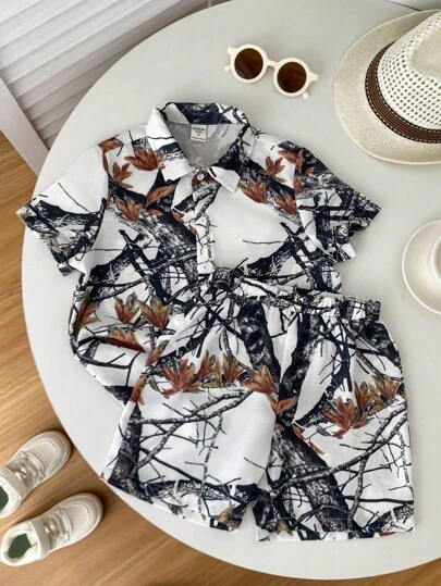 2 件套年轻男孩迷彩和花卉印花短袖领衬衫和直筒短裤套装，休闲运动装，适合日常穿着、学校、聚会，适合春、夏、秋、冬季、返校和秋季