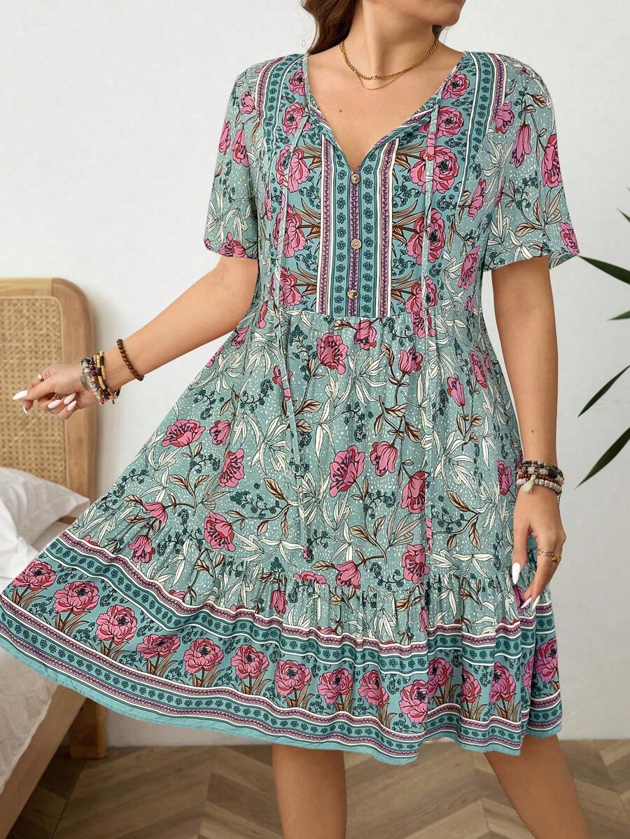 SHEIN LUNE 大码花卉印花休闲度假连衣裙 - 綠色 - 查看 1