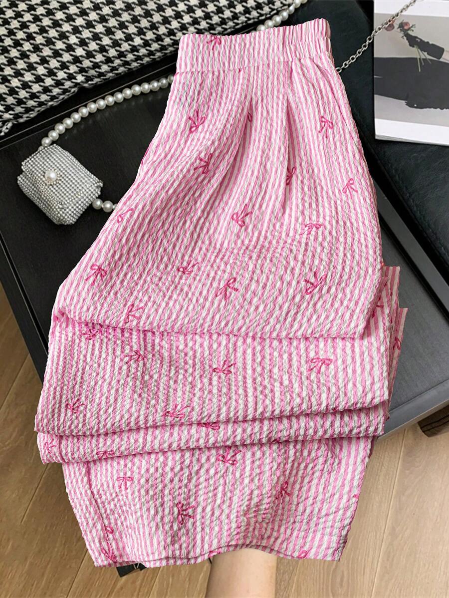 SHEIN Essnce 大码女装春夏时尚休闲宽松舒适日常基础款酷炫粉色条纹蝴蝶结松紧腰阔腿裤,Y2K风格,宽松裤,街头风,曲线可爱,夏季下装,飘逸长裤,女士早午餐,夏季长裤 - 粉色 - 查看 1