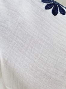 EMERY ROSE Women's Floral Embroidered V-Neck Ruffle Sleeve Vacation Shirt