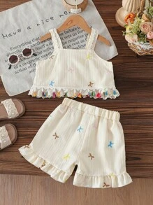 SHEIN Conjunto de 2 piezas para niñas pequeñas con blusa de tirantes con bordado floral de jardín y pantalones cortos - Blusa de tirantes con volantes + pantalones cortos, lindo y dulce look de moda