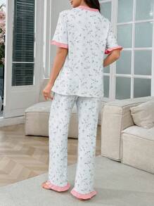 SHEIN Set di pigiami da maternità con cardigan a scollo a V con volant a contrasto e pantaloni stampati a fiori ditsy