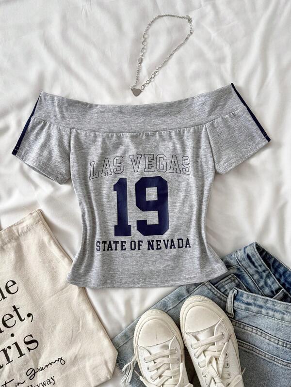 SHEIN Camiseta de estilo campus y moda callejera para adolescentes, off-shoulder, con estampado numérico en gris y blanco, de uso versátil