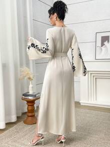 Al Najma Elegancka sukienka damska z haftem kwiatowym w stylu arabskim