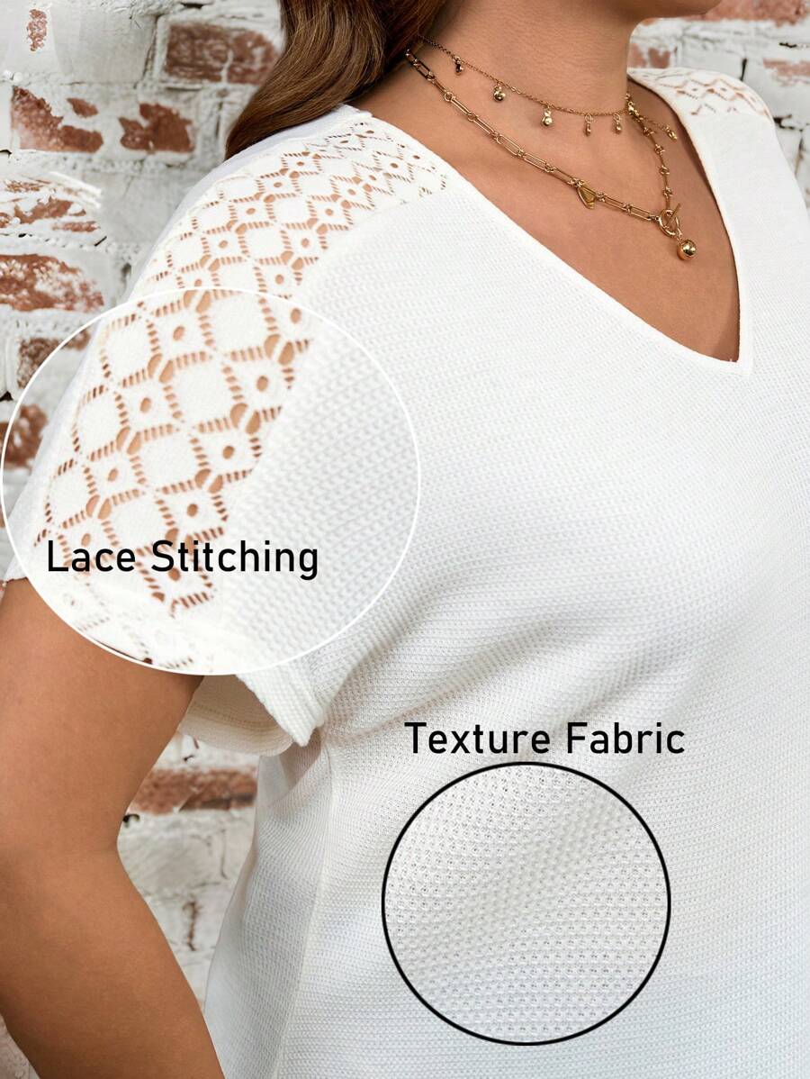 SHEIN LUNE 大码女式纯色撞色蕾丝 V 领短袖休闲 T 恤 - 杏色 - 查看 1