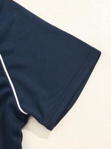 SHEIN Conjunto de pantalones cortos de verano de 2025 con cuello redondo y manga corta, cómodo atuendo de uso diario para niños