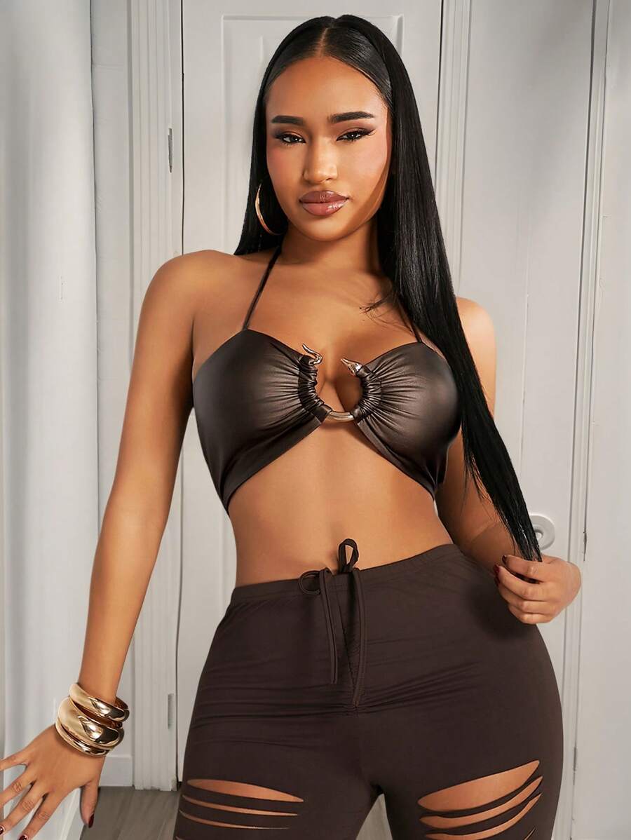 SHEIN SXY 春夏街头休闲日常舒适性感夜店浅棕色高弹力 PU 涂层超剪裁露背上衣配五金饰边