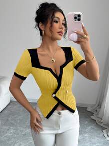 INAWLY 女士优雅通勤卡其色麻花针织方领撞色饰边纽扣装饰开衩下摆 T 恤