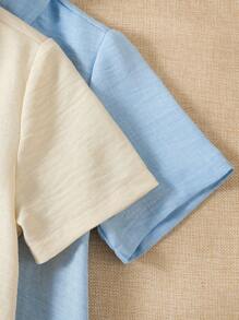 SHEIN مجموعة من 2 قطعة بلوزة مُحاكة وشورت للأطفال الصغار، باللون الأزرق والأبيض، مناسب للارتداء اليومي أو الحفلات والمناسبات لإبراز شخصية وأناقة الطفل