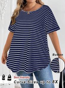 SHEIN CURVE+ 大码圆领条纹印花短袖休闲T恤，适合旅行、机场、商务休闲场合、夏季、乡村、海滩度假、沙滩装穿着。 - 藏蓝色 - 查看 5