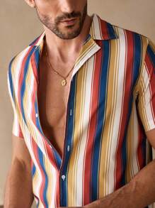 Manfinity VCAY Camisa casual de manga corta con cuello de bata y rayas verticales tejida para hombres, adecuada para uso diario