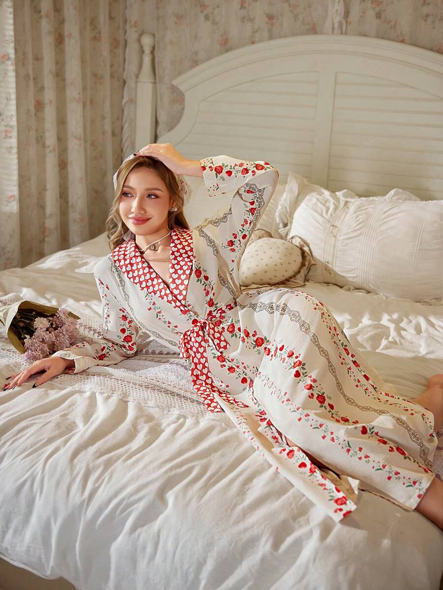 优雅的心形拼布长款女士长袍，浪漫的假日风格