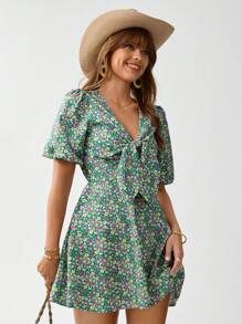 SHEIN LUNE Clip à cheveux avec nœud à fleurs vertes dispersées, style décontracté pour vacances à la campagne. Robe fleurie à petites fleurs pour les vacances, style cottagecore pour concert country, tenue pour garden party - Vert - Voir 3