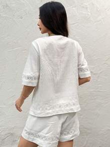 SHEIN EZwear Camisa de verano casual para mujer de unicolor con bordado hueco y cordones - Blanco - Ver 2
