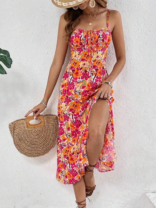 SHEIN Frenchy Robe d'été sans manches à fines bretelles pour femmes avec imprimé floral, poitrine froncée fendue et fente à la cuisse