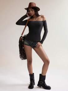 Easelle 女士休闲露肩铆钉修身长袖 T 恤，黑色雪花复古设计，春夏