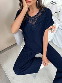 SHEIN Conjunto de pijama informal de manga corta con estampado jacquard de parches florales bordados para mujeres