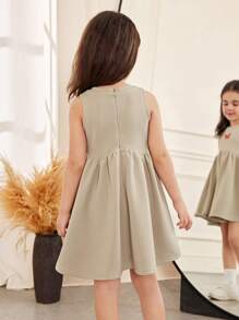 SHEIN Vestido informal para niña con escote redondo, sin mangas, con estampado de mariposa, y diseño asimétrico partido