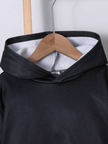 2 pièces Pulls à capuche essentiels adolescents décontractés, confortables, mode simple et pratique. Motif de graffiti de dessin animé doux et épais, idéal pour l'automne et l'hiver. Ensemble de t-shirt à capuche noir et pantalon de jogging pour jeunes garçons, adapté à l'école, aux voyages et aux sports.