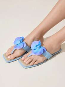 CUCCOO CHICEST Sandalias planas de mujer con puntera cerrada y estampado floral azul, con un estilo elegante y romántico para vacaciones, transpirables, con plantilla de lino suave y cómoda, azul, tipo chanclas, ideales para la playa y citas casuales - Celeste - Ver 3