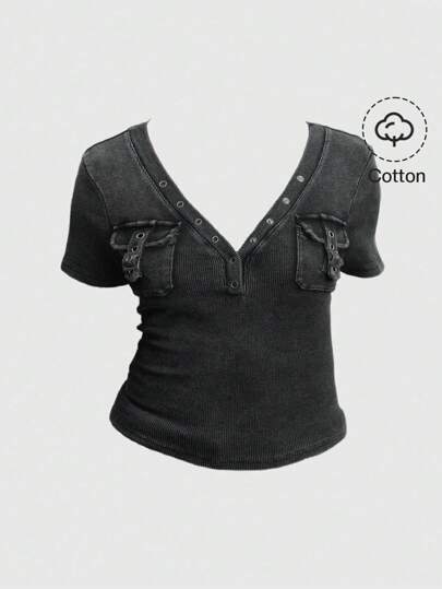 Grunge Punk Plus Size Black Sexy Low-Cut Waisted Distressed Pocket Rivet Eyelet Vintage Short Sleeve T-Shirt, Vacation Top
