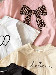 SHEIN Camiseta básica de manga corta y cuello redondo casual para niña joven con estampado de corazón, lazo y leopardo, adecuada para primavera/verano