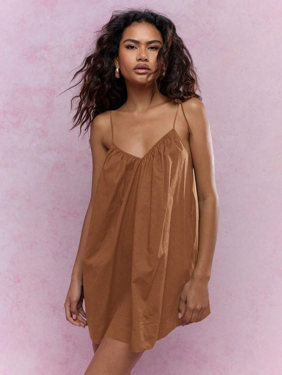 MISSGUIDED Flowy Smock Mini Dress Adjustable Spaghetti StrapsMISSGUIDED
