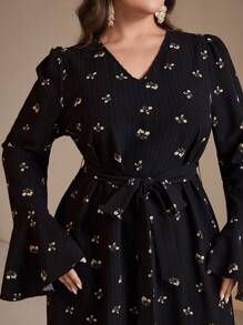 Veilorie Plus Size Women Elegant Ditsy Floral Flare Sleeve Dress - Black - View 4