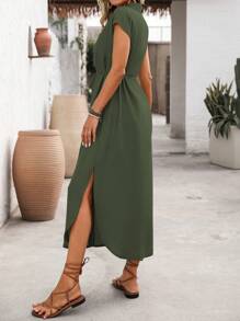 SHEIN Clasi Vestido casual de camisa de unicolor para vacaciones y diario, con cuello de camisa y escote en V delantero, bolsillo en el pecho izquierdo, corte relajado con cinturón en la cintura y lazo, abertura lateral y hombros caídos, vestido largo