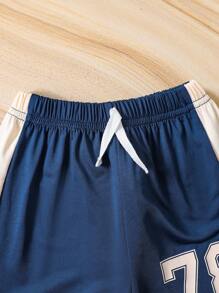 SHEIN Genkimix Kids 2 件套年轻男孩运动休闲 V 领短袖 T 恤和印花运动短裤套装，适合日常穿着、运动活动、夏季