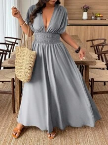 SHEIN Clasi 大码女式深褶皱收腰紧身连衣裙，纯色