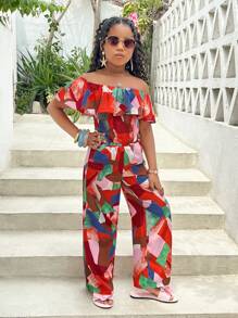 SHEIN Completo da ragazza pre-adolescente in 2 pezzi: top a balze con stampa geometrica colorata e spalle scoperte + pantaloni larghi e morbidi, abbigliamento casual per vacanze e feste